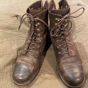 Combat style born size 10 m lace up boot like new great condition